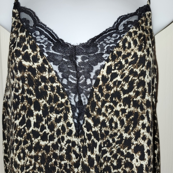 Design Lab leopard print flowy blouse with lace detail in size small - Picture 3 of 10